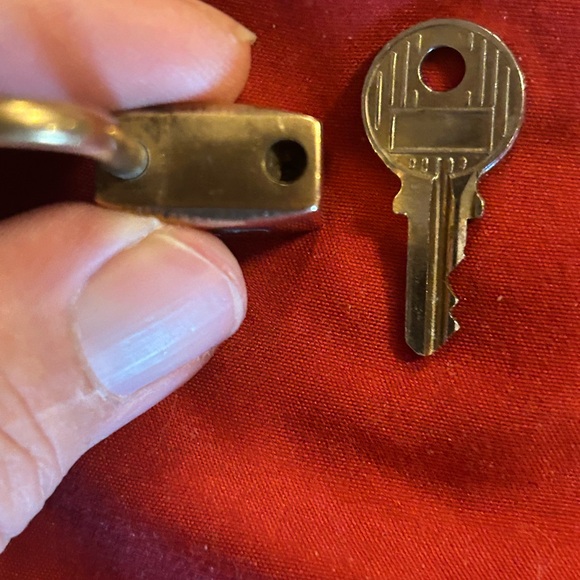 Lv lock and key #213 - Picture 6 of 7